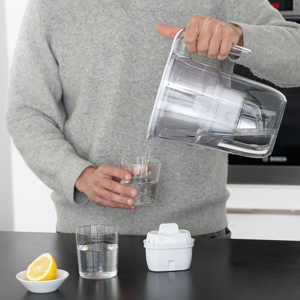 Jarra de agua filtrante Philips 2.6L + 3 filtros de agua Micro X-Clean (filtra PFAS) AWP2933WHT3